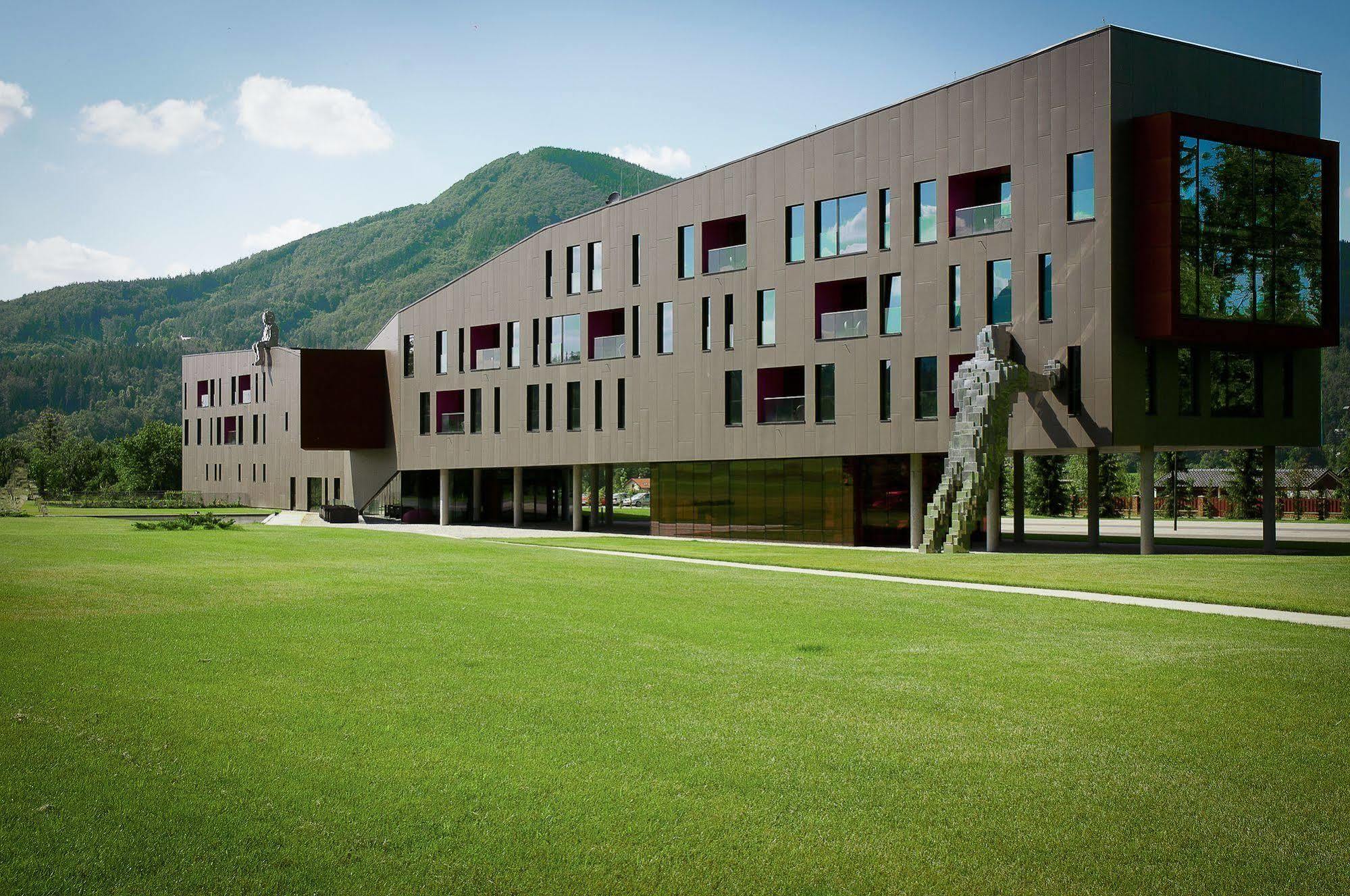 Miura Hotel Челадна Экстерьер фото