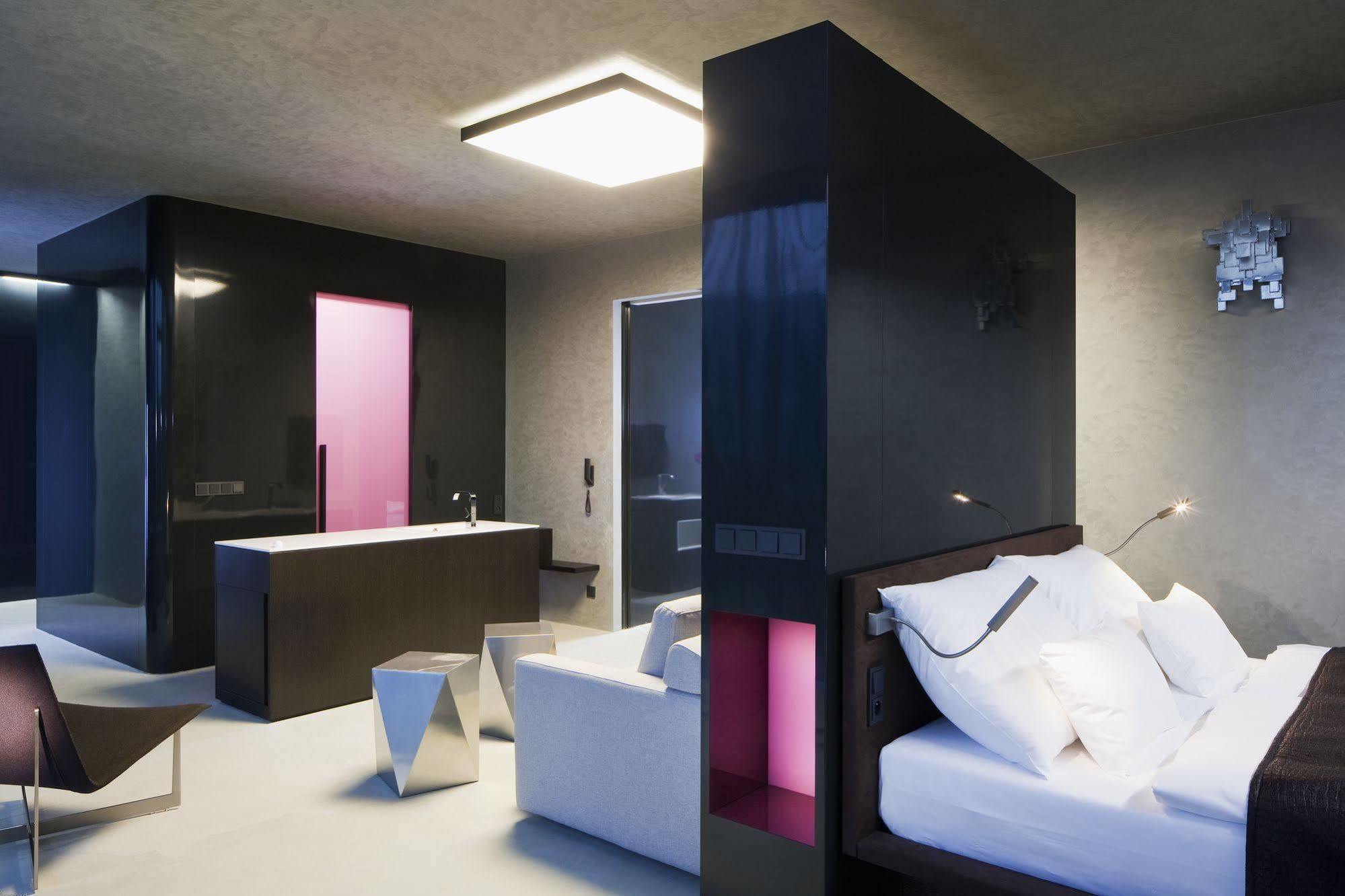 Miura Hotel Челадна Экстерьер фото